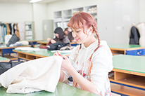ファッションに関する基礎と英会話を中心とした語学を身につける。